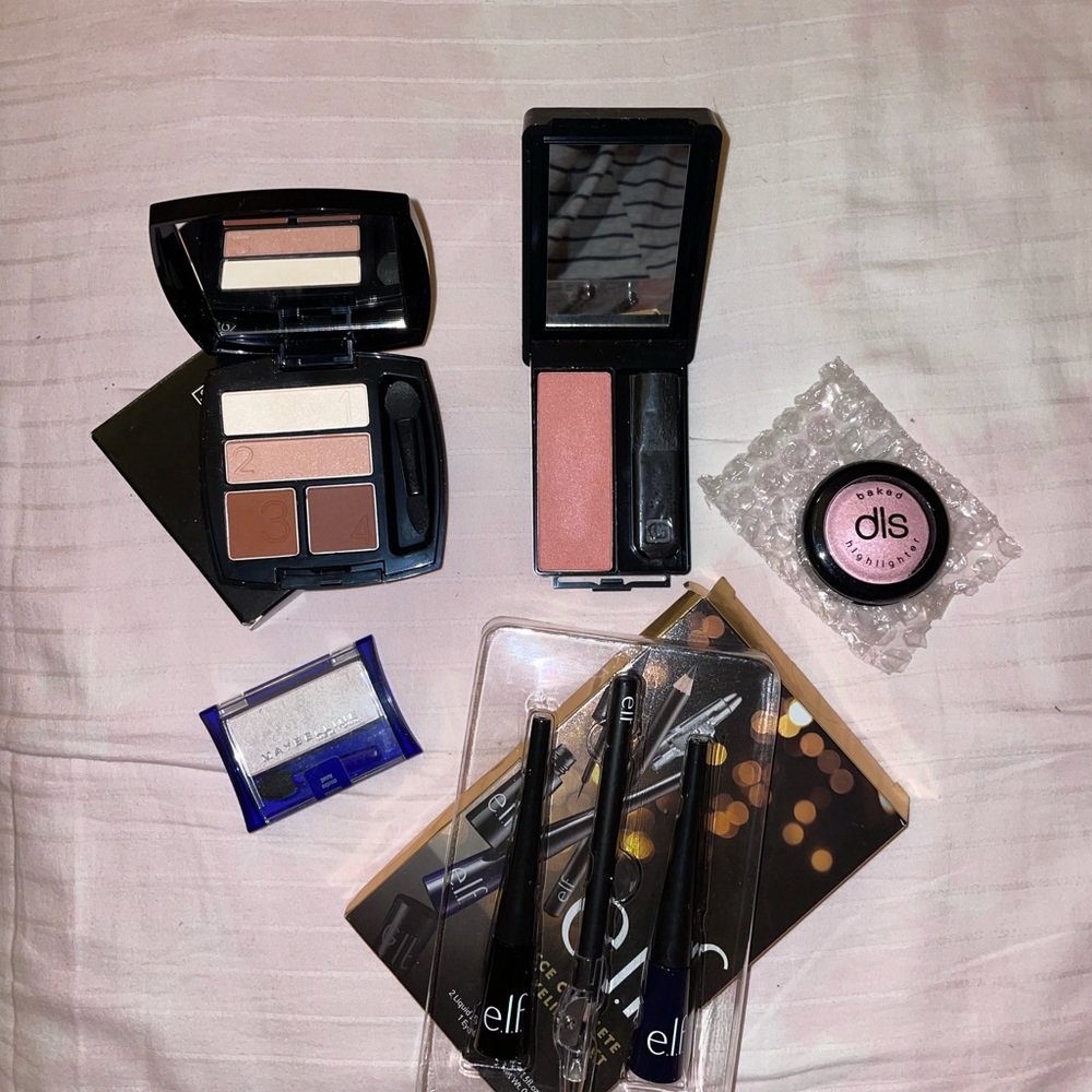 Makeup bundle - Picture 1 of 2